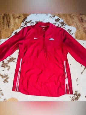 Nike Arkansas Razorbacks Pullover/ windbreaker with vent on the back
